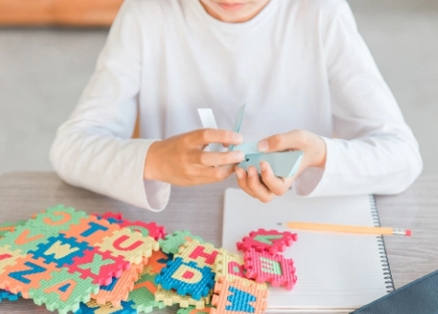 英語を学習する子ども